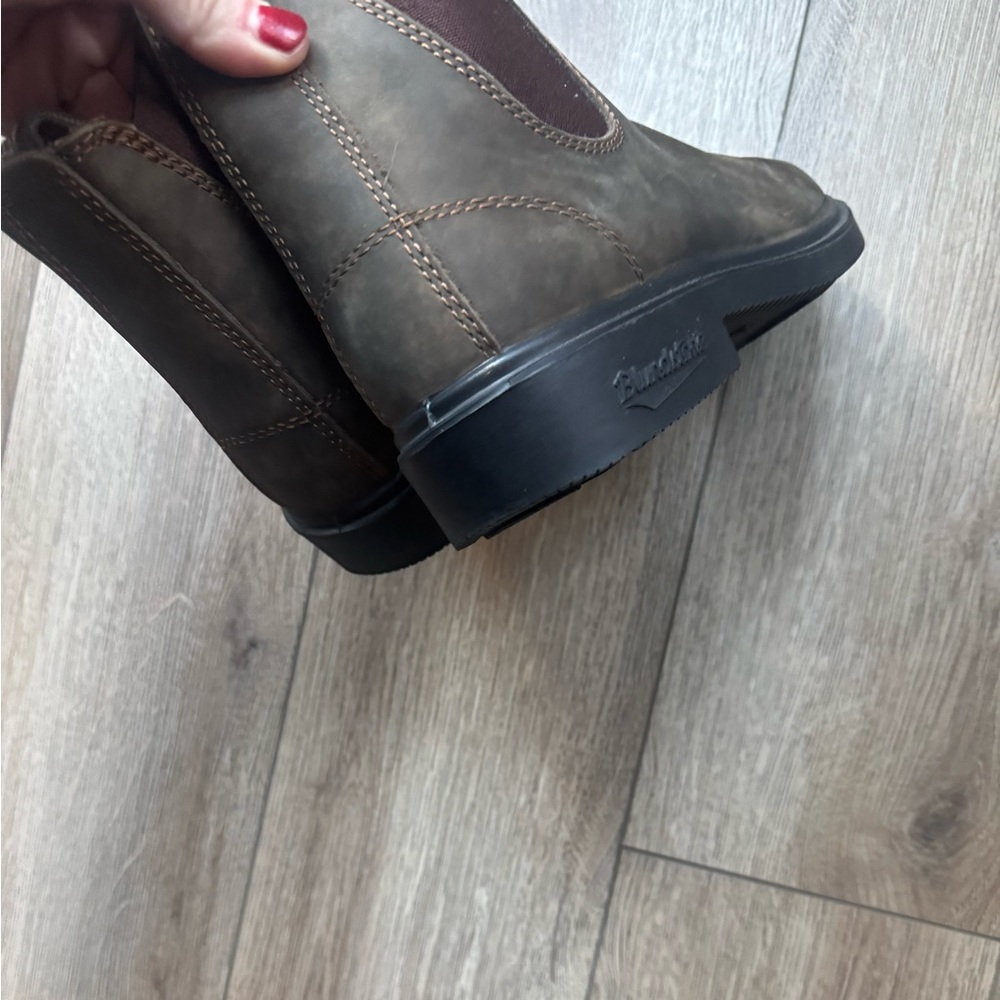 Brand new blundstone rustic brown chelsea boots - Picture 5 of 5